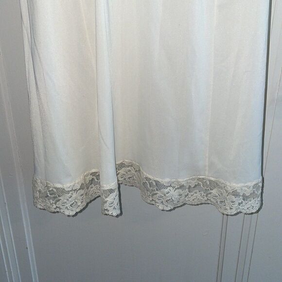 Vtg 50s cream colored nylon full slip - Picture 6 of 8